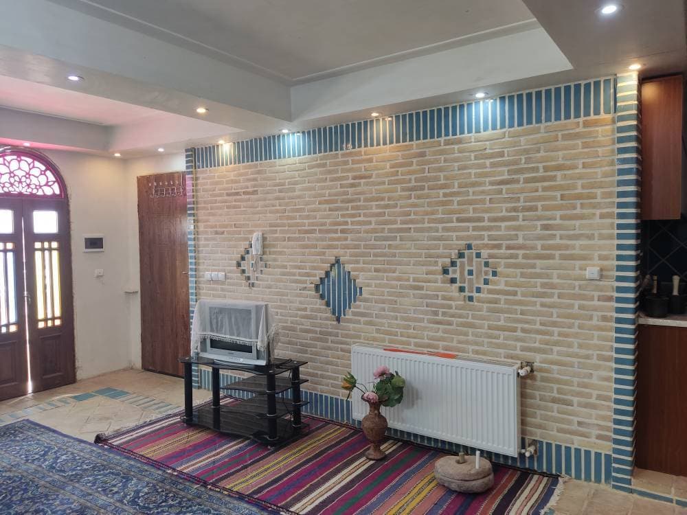اقامتگاه سنتی عمارت خشت و فیروزه- شهرستان زرندیه - شهر رازقان - تصویر 2
