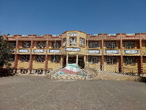 مدرسه طلوع آزادی_قم_بلوار شهید کیوانفر